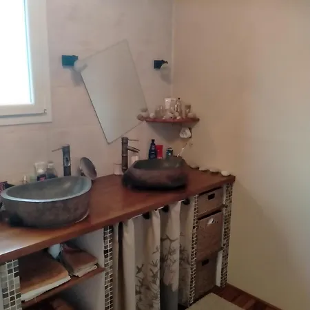 D'hotes & L'hosting Noix Homestay szállás